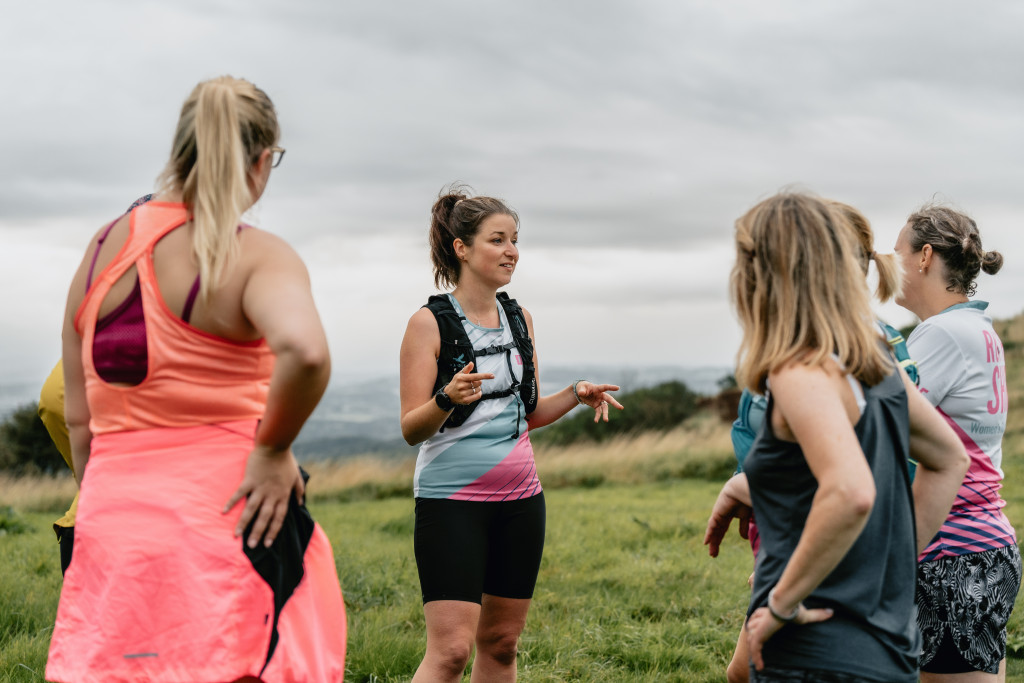 En gruppe kvinder er samlet til et socialrun