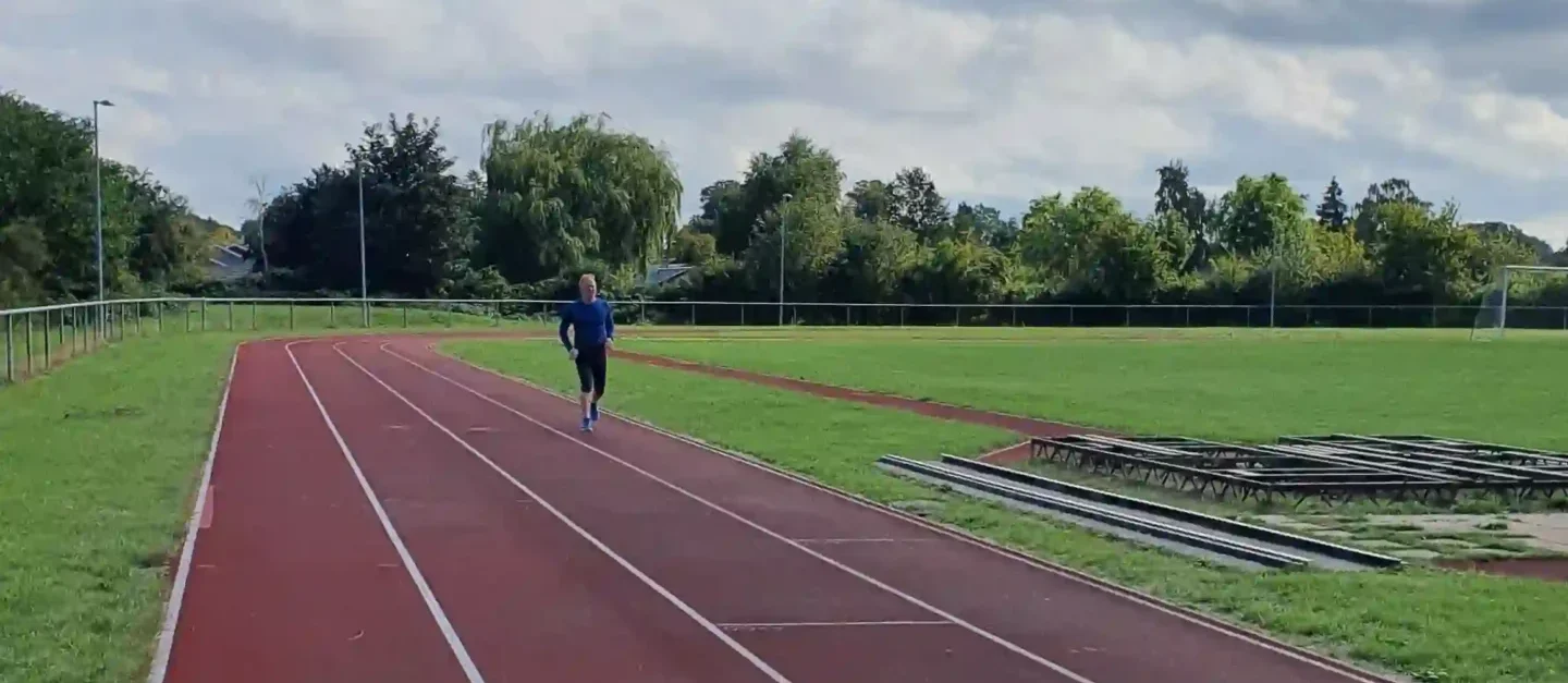 Tager du 2400m løbetest via løbetræner Mikio, vil jeg deltage som support
